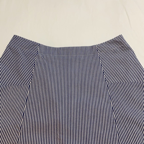 A Loft searsucker cotton skirt - Picture 3 of 10